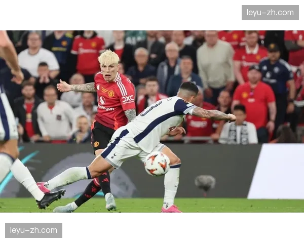 曼联主场两球击败十人热刺 罗梅罗踩踏染红成比赛转折点 曼联主场两球击败十人热刺 罗梅罗踩踏染红成比赛转折点