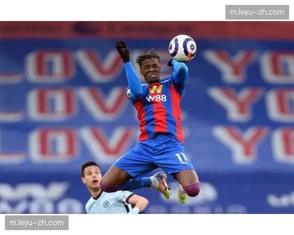 诺丁汉森林防守组织面临考验，中卫搭档轮换尝试提升默契度