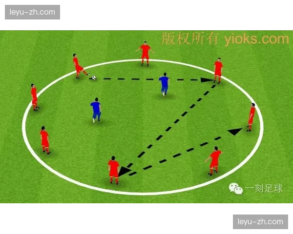 马赛进攻组织层次 前场球员换位跑动创造的传球线路